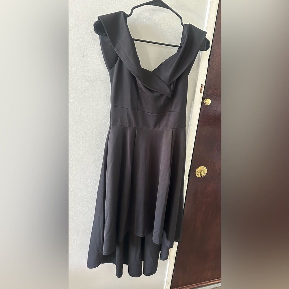 Women’s black vintage dress